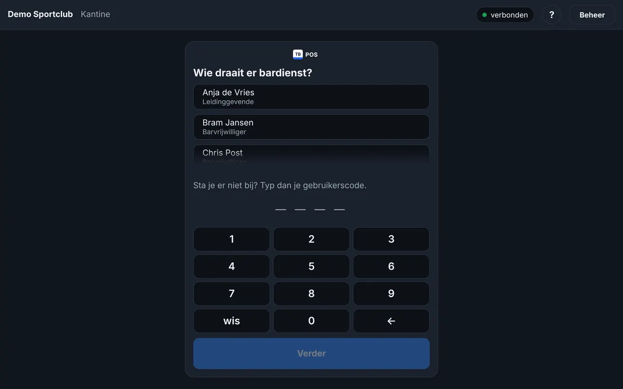 Het aanmeldscherm van de kassa met de vraag Wie draait er bardienst? Drie namen om aan te tikken, en daaronder cijfertoetsen voor wie zich met een code aanmeldt.